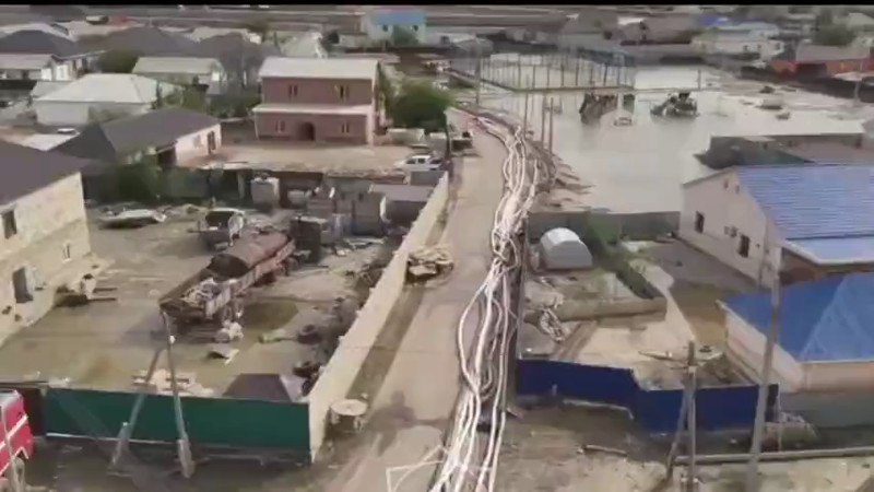 Кадры из видео Оперативного штаба по ЧС Атырауской области