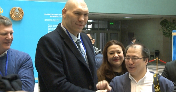 Валуев и Кобзон поделились впечатлениями о ходе выборов в Казахстане