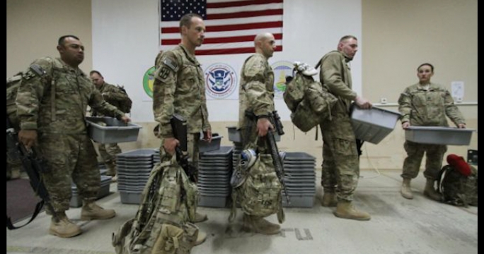 Американцы вывозят из Афганистана даже мыло и туалетную бумагу