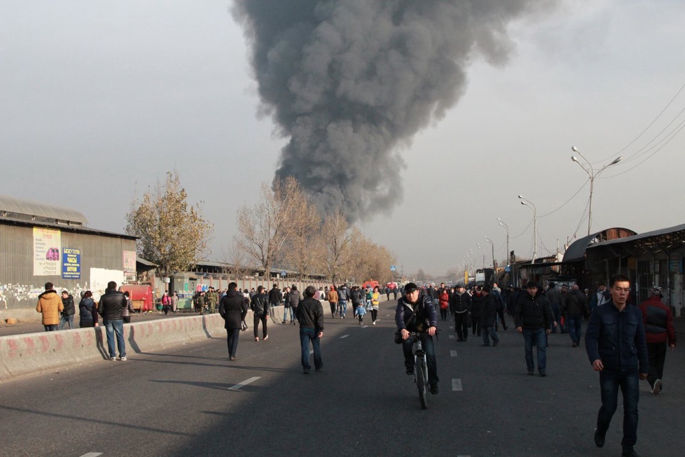 Пожар на барахолке в Алматы.
©Владимир Прокопенко