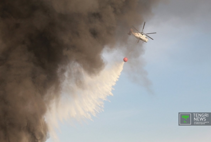 В тушении пожара участвовал вертолет КА-32 АО "Казавиаспас" МЧС РК, который осуществлял сброс воды на очаг пожара. Было произведено 49 сбросов по 3 тонны воды.
©Владимир Прокопенко