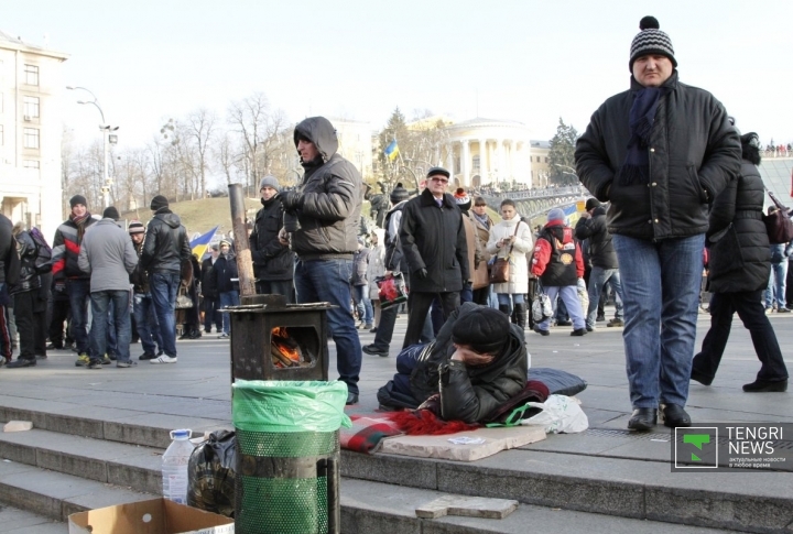 Митинговать можно и лежа.
©Владимир Прокопенко