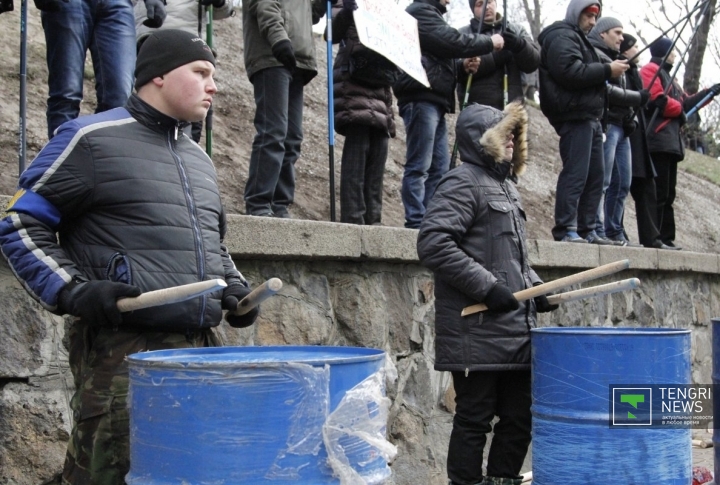 Протестующие возле здания Кабмина.
©Владимир Прокопенко