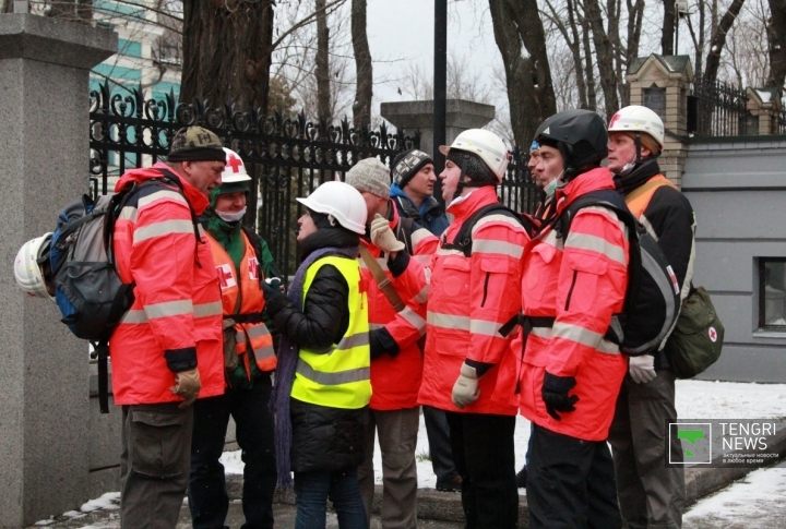 В случае стычек с милицией медработники были готовы оказывать первую помощь митингующим.
©Владимир Прокопенко