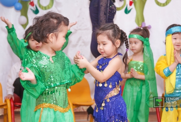 Средняя группа детского сада "Сәби әлемі". Восточный танец. 