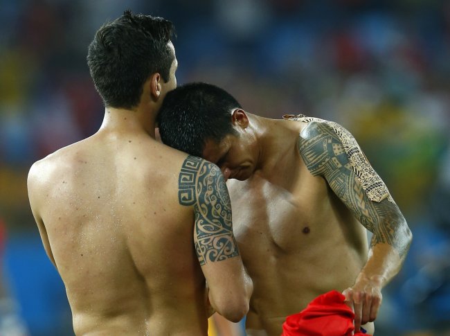 Австралийцы Джейсон Дэвидсон и Тим Кэхилл после матча со сборной Чили. ©REUTERS