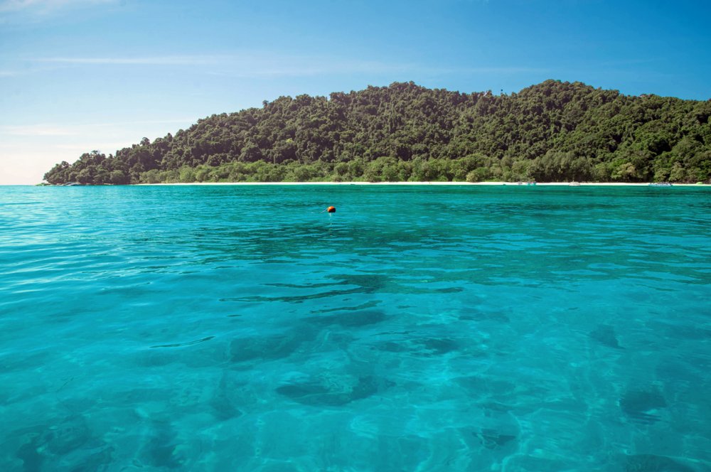  Лазурное море Симиланских островов.