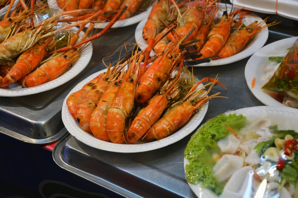 Уличная еда. В Таиланде везде можно покушать.