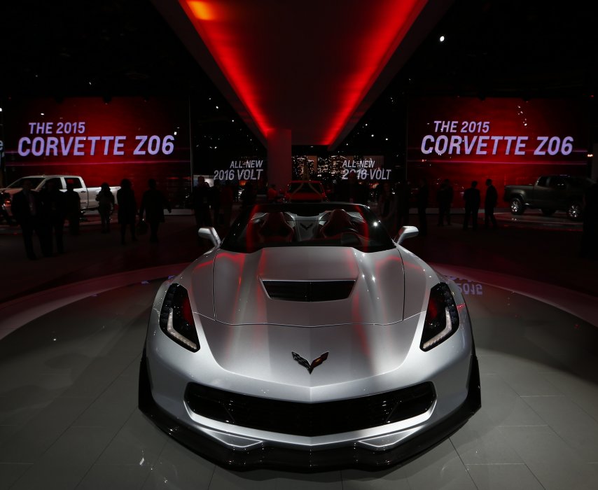 Приковывающий взгляды Chevrolet Corvette ZO6 на автошоу в Детройте. ©REUTERS