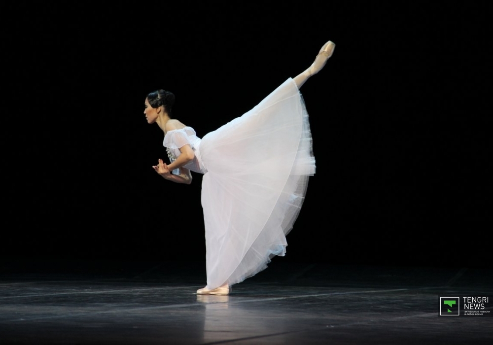 Отрывок из балета "Жизель" в исполнении ведущей солистки Гаухар Усиной. ©Айжан Тугельбаева