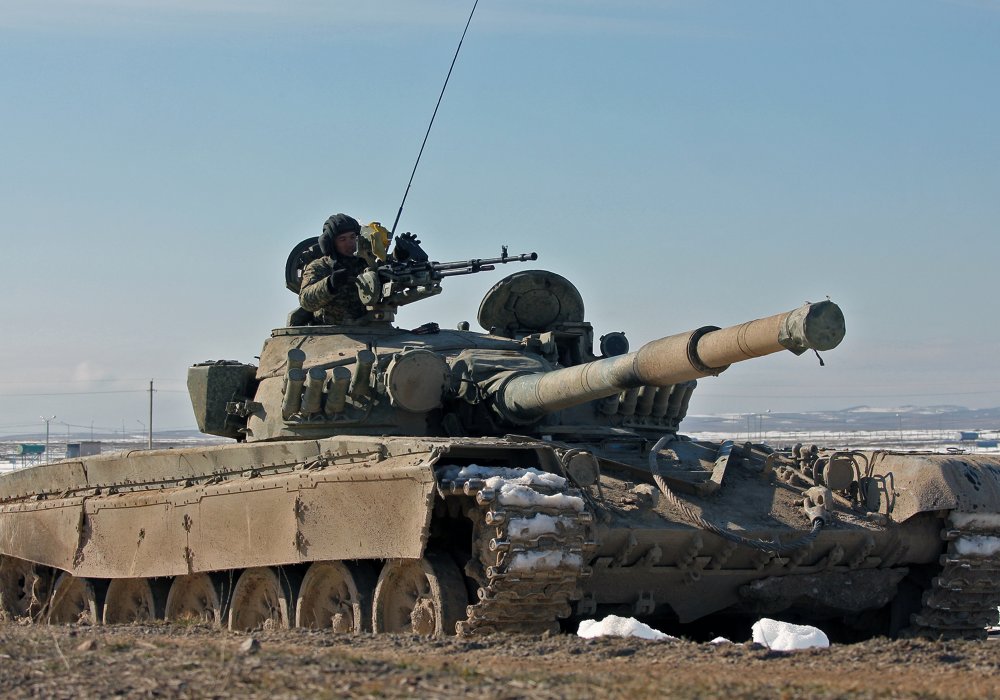 В соревнованиях принимают участие только танки Т-72.