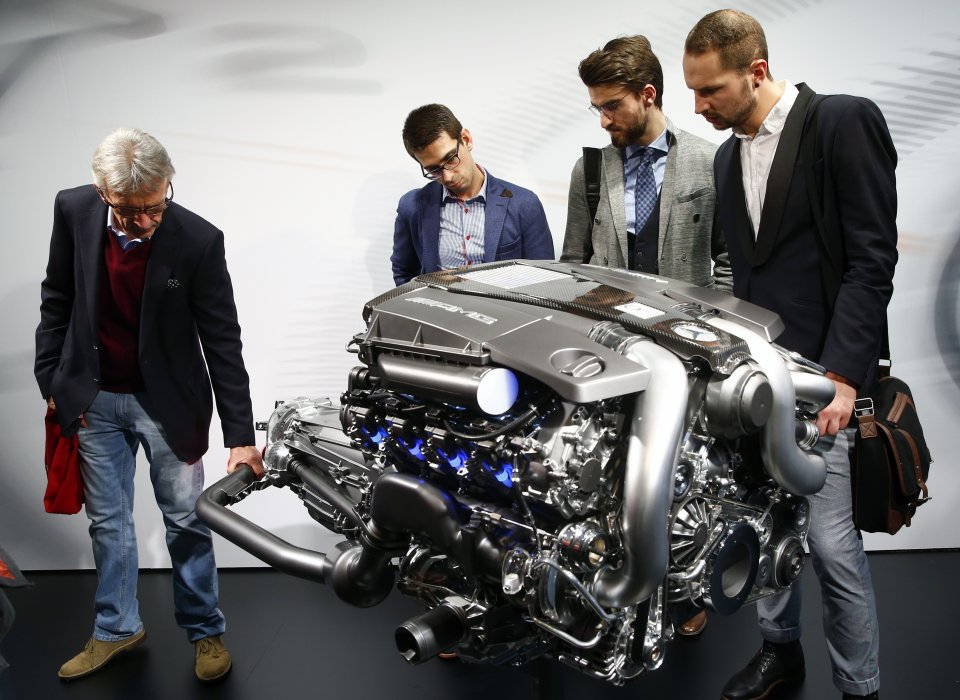 А так вот  выглядит 5,5-литровый двигатель  AMG V8 битурбо. © REUTERS