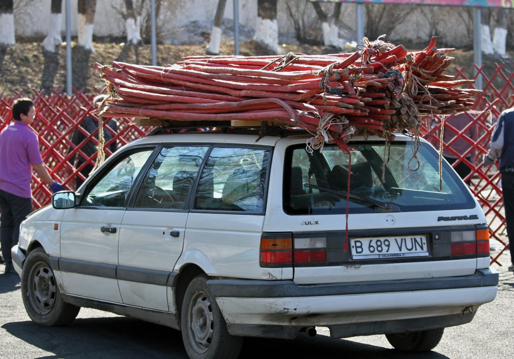 Вес деревянного каркаса восьмиканатной юрты - около 150-200 килограммов. Фото © Николай Колесников