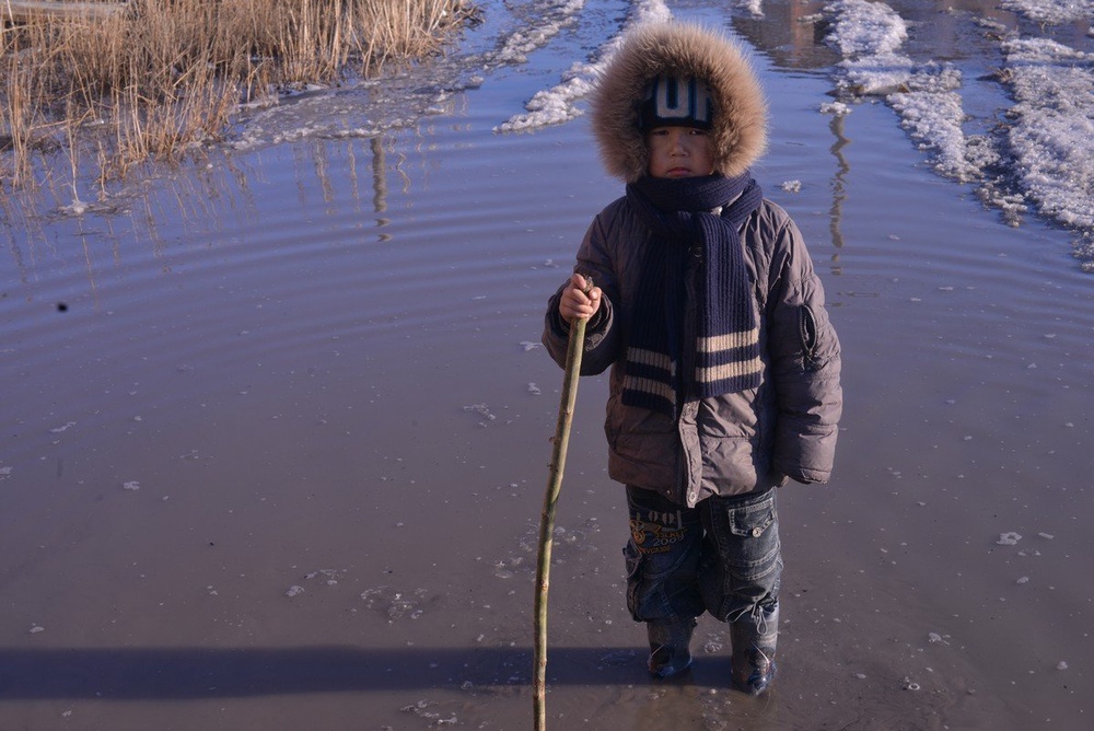 24 марта 2015 года в нескольких населенных пунктах близ городов Каркаралинск и Каражал (Актогайского, Жанааркинского, Бухар-Жырауского и Шетского районов Карагандинской области) из-за прибытия талых вод возникла угроза подтопления жилых домов и улиц. Фото Турар Казангапов ©