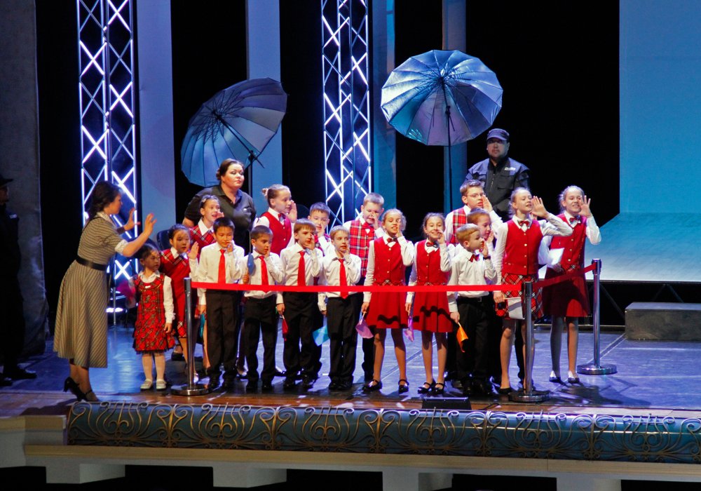 На сцене - детский хор. ©Николай Колесников