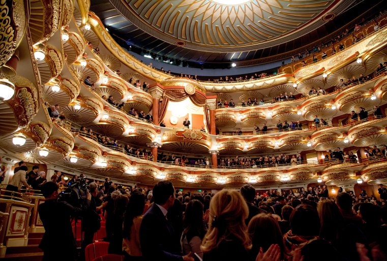 На мировой премьере оперы Дж.Верди "Аттила". Астана, Государственный театр оперы и балета "Астана Опера", 22 октября 2013 года.