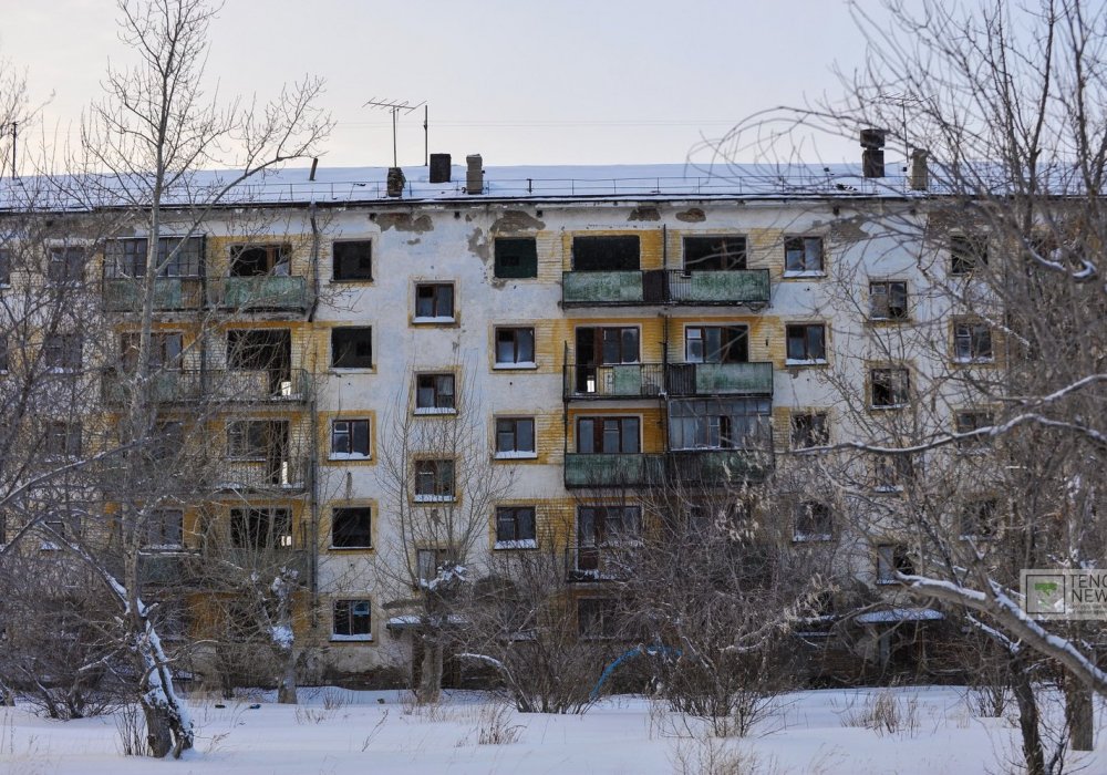 Половина пятиэтажек разрушена, остальные держатся всего на нескольких семьях.