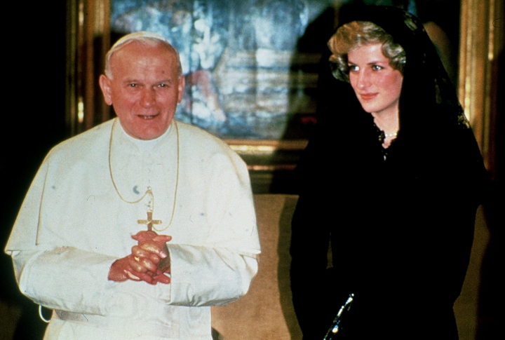 Папа римский Иоанн павел II и принцесса Диана. ©REUTERS