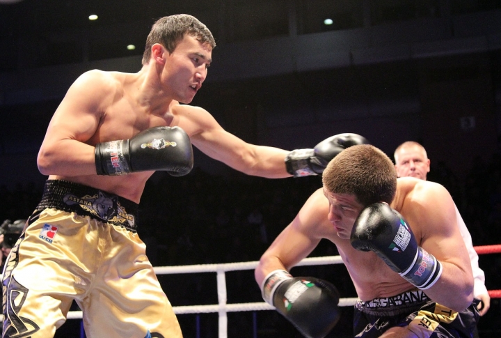 Сергей Деревянченко VS Канат Ислам. Фото ©Ярослав Радловский