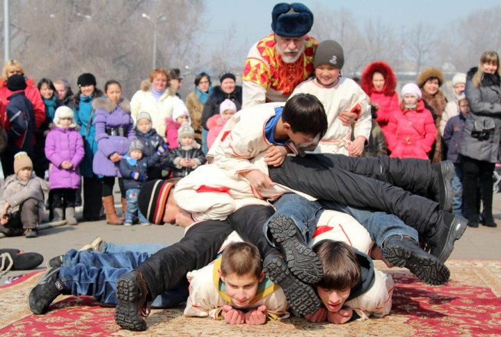 Молодецкие забавы.  Фото ©Ярослав Радловский