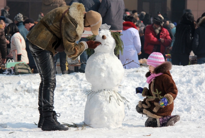 Лепим снеговика. Фото ©Ярослав Радловский 