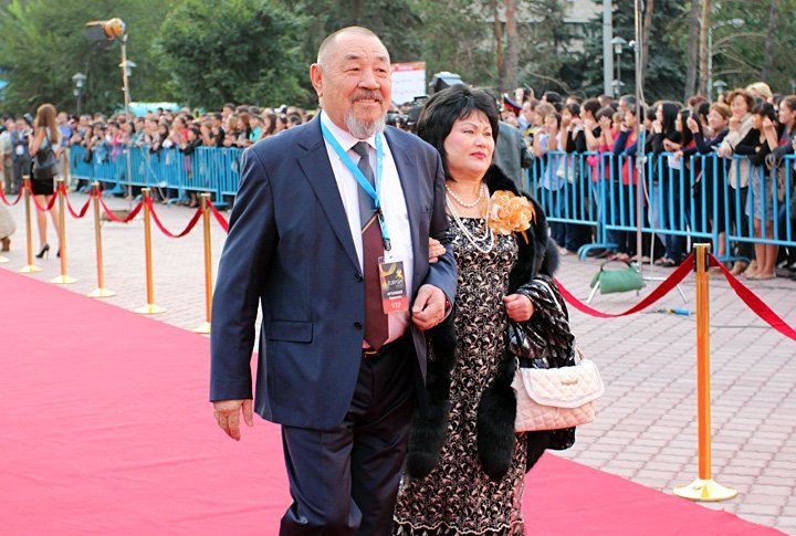 Нуржуман Ихтымбаев с супругой.  Фото ©Ярослав Радловский