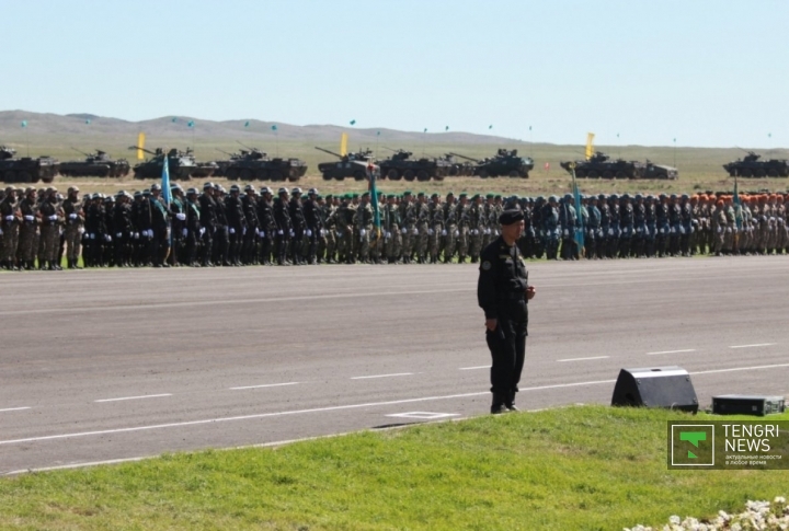Всего в боевом параде приняли участие более 7 тысяч военнослужащих.
Фото ©Владимир Прокопенко