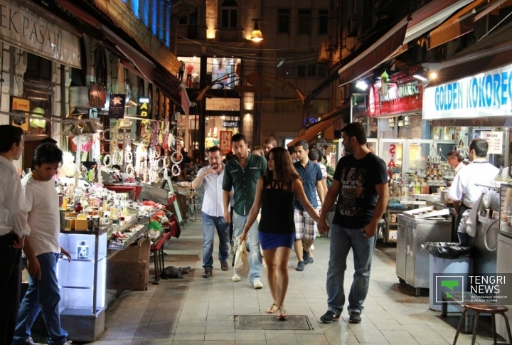 Ночной Стамбул. Рядом с улицей Истикляль.
Фото ©Владимир Прокопенко