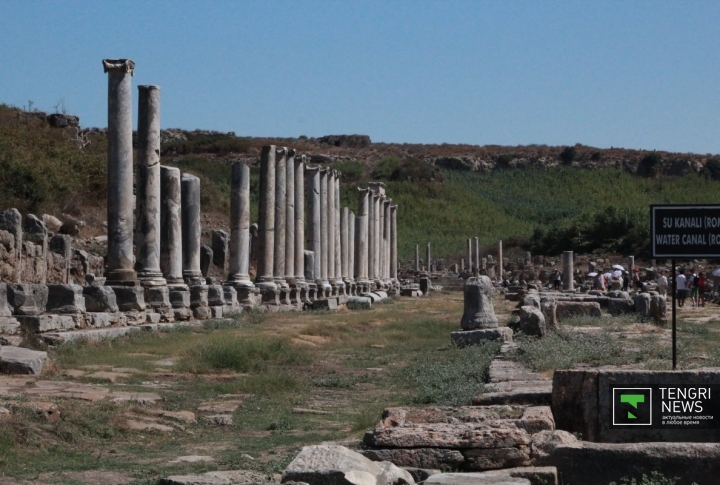 Перге - руины древнего города. III -IV век до нашей эры. Фото ©Владимир Прокопенко
