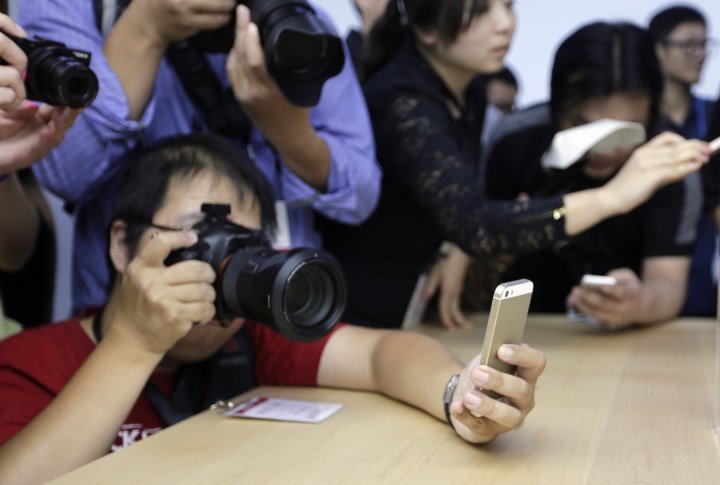 Фотосессия нового iPhone 5S. Фото ©REUTERS