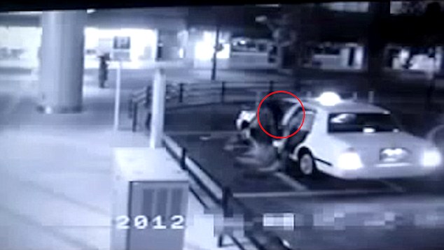 Пассажир-призрак попал в камеру наблюдения в Японии