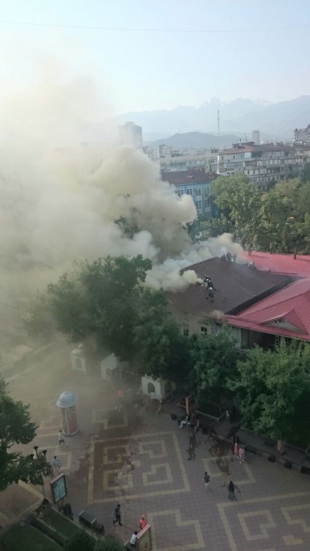 На Арбате в Алматы горело здание с ресторанами