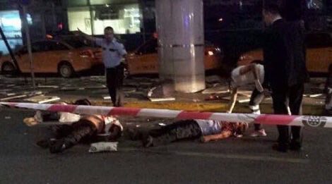 Три взрыва прогремели в аэропорту Стамбула, много пострадавших