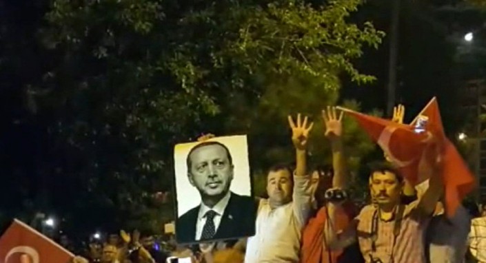 Массовые выступления сторонников Эрдогана вновь проходят в Стамбуле
