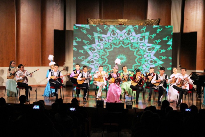 60 одаренных подростков со всего Казахстана выступили в "Астана Опера"