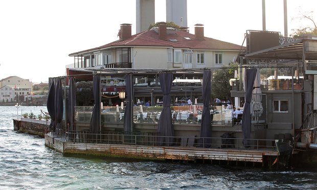 В Стамбуле террорист расстрелял гостей ночного клуба: есть убитые и раненые