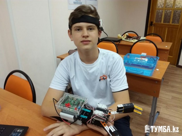 13-летний мальчик в Актау изобрел "умный" протез
