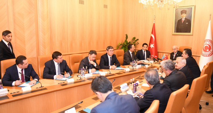 Руководителя МИД Турции и Казахстана провели переговоры в Анкаре