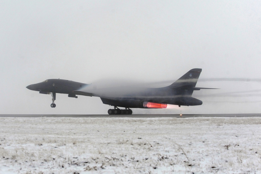 Стратегический бомбардировщик США B-1B. Фото REUTERS/Ho New©