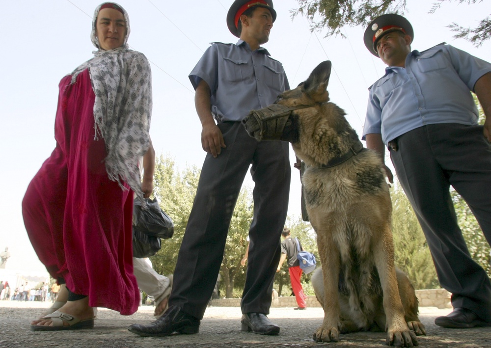Полицейский патруль в Душанбе. Фото REUTERS/STR New©
