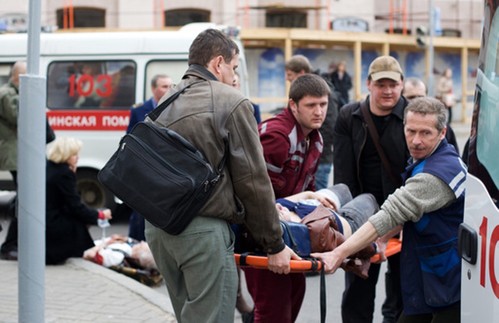 Медики оказывают помощь пострадавшим после взрыва в минском метро. Фото РИА Новости©