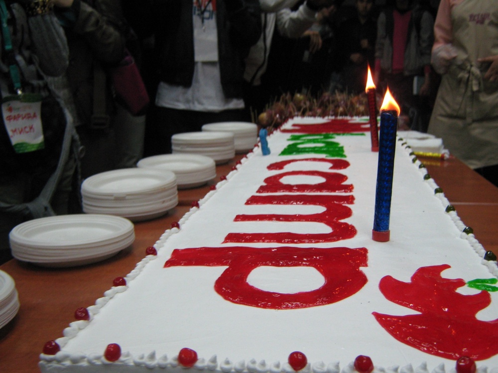 Торт в честь дня рождения BarCamp. Фото Чингиз Джумагулов