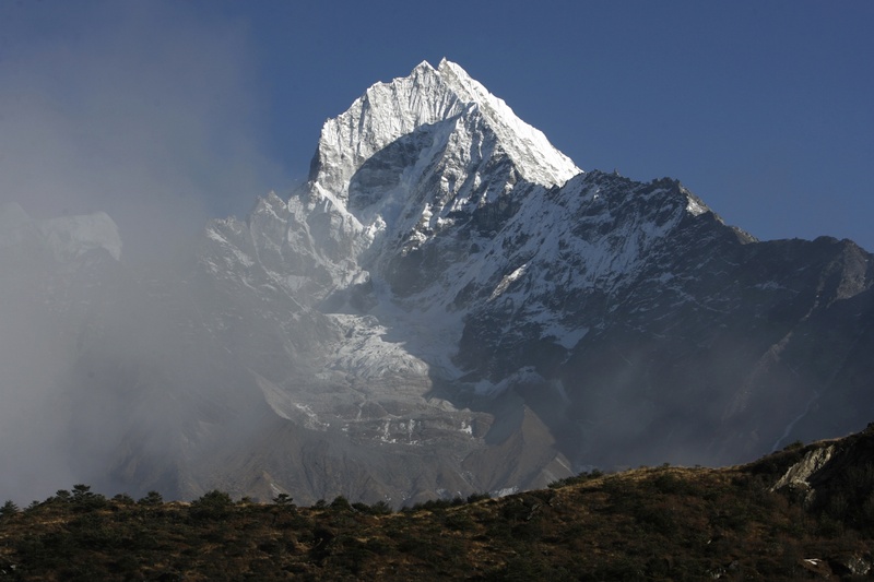 Эверест. ©REUTERS/Gopal Chitrakar