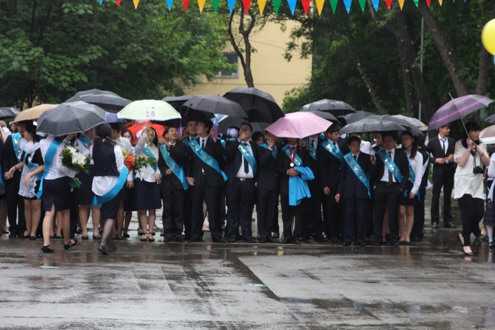 Для алматинских выпускников прозвенел последний звонок ©Ирина Михайлова