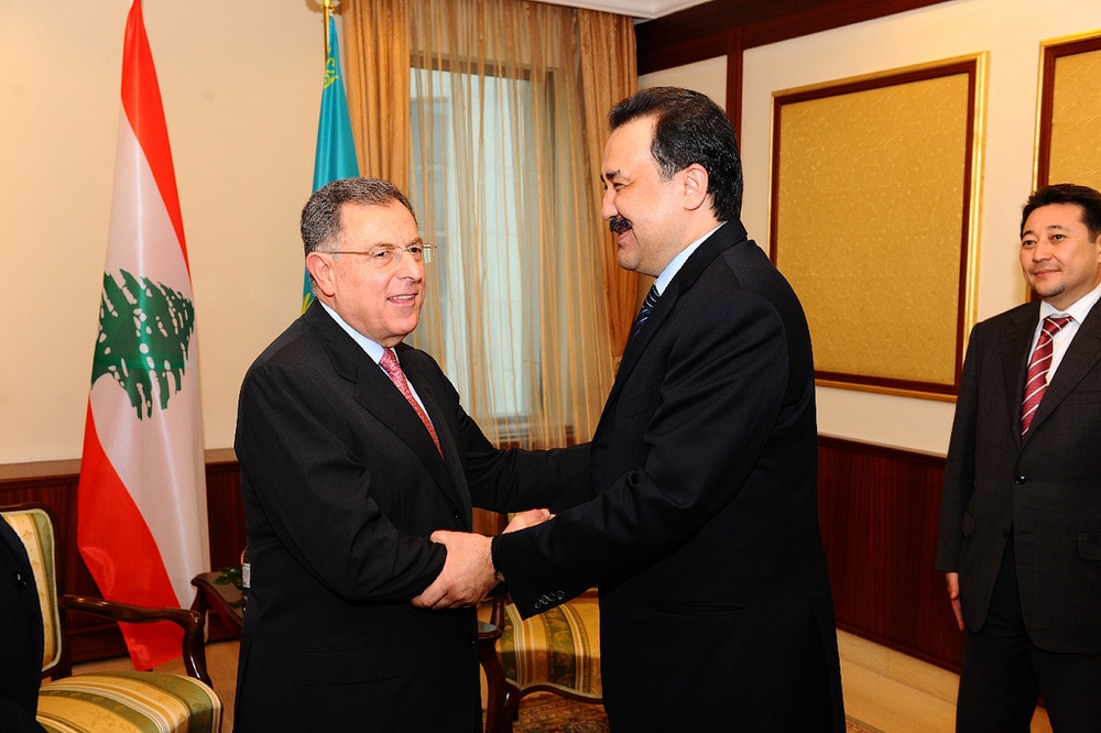 Премьер-министр РК Карим Масимов встретился с экс-премьер-министром, депутатом парламента Ливана Фуадом Синьора (слева). Фото с сайта flickr.com