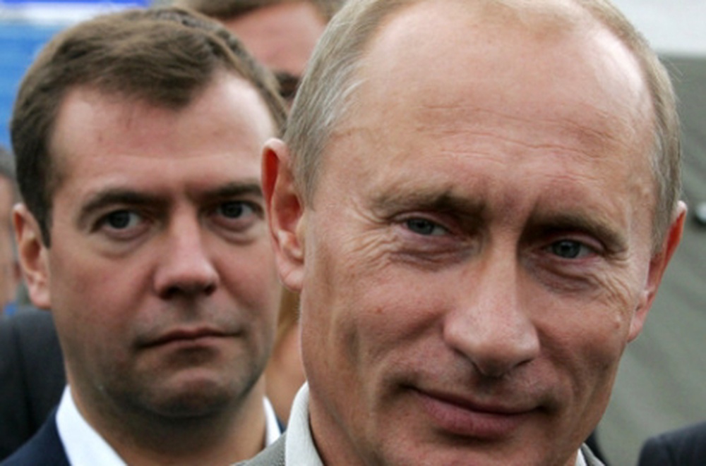 Дмитрий Медведев и Владимир Путин. Фото из архива Vesti.kz