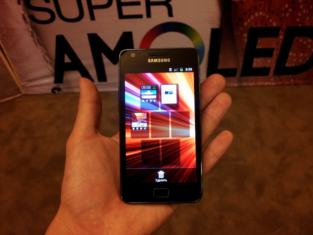 Смартфон Galaxy S II вид спереди. Фото ©Джумагулов Чингиз 