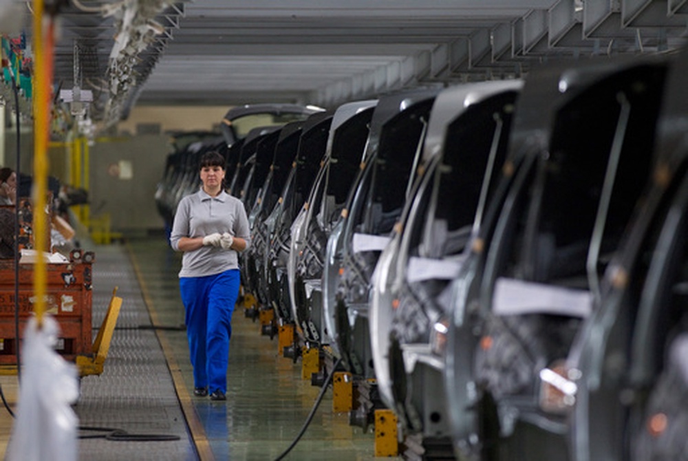 Конвейр по производству автомобиля LADA. ©РИА Новости