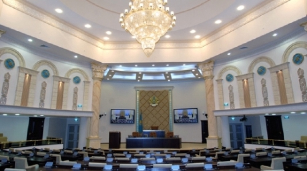  Зал заседаний сената парламента Республики Казахстан. Фото с сайта hozu.parlam.kz