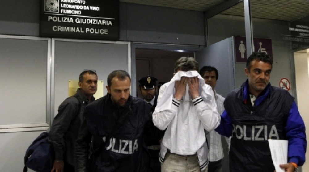 Задержание Толмачева при попытке угнать самолет в Ливию. Фото из архива Tengrinews.kz